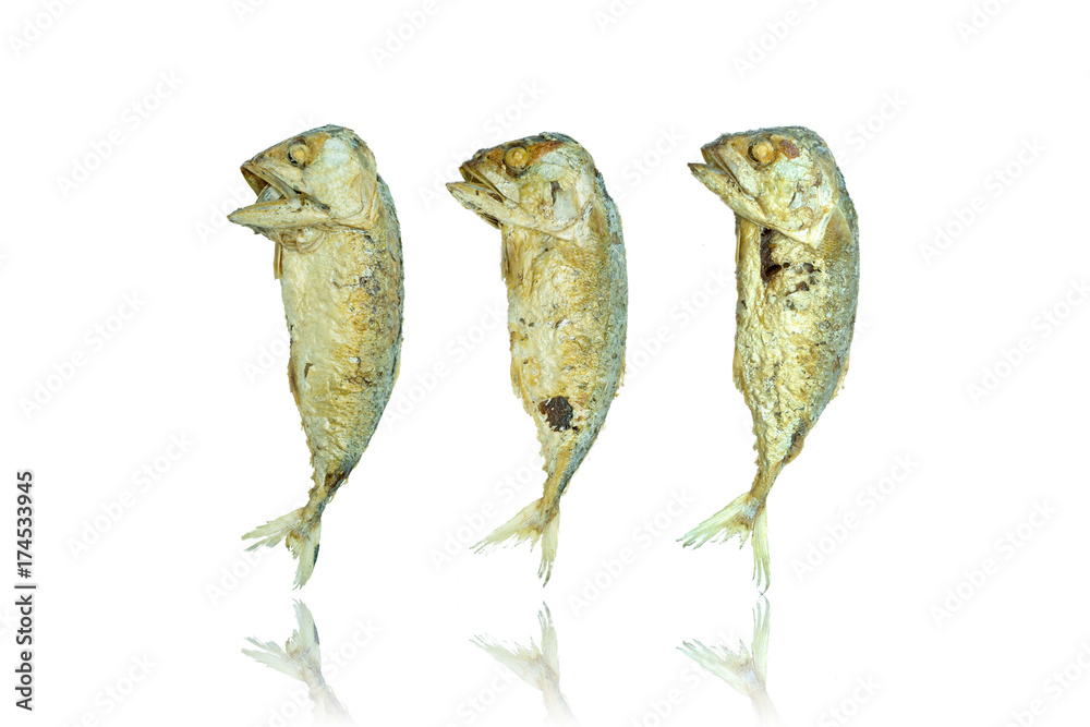 Obraz premium Three of fried of Thai mackerel isolated on white background with Clipping path.