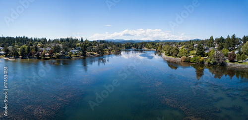 Fotografía Beautiful Panoramic View from an Aerial Perspective of Residential neighborhood in front of Gorge Park
