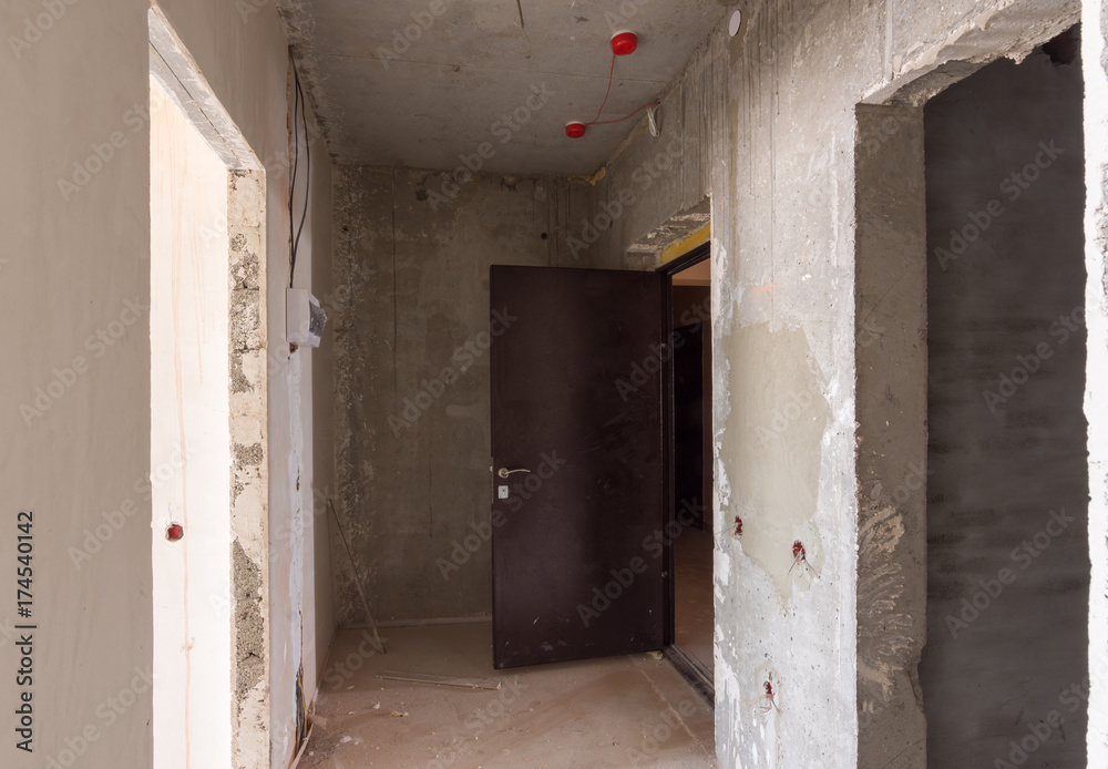Φωτογραφία Entrance to the apartment in the new building, the installed metal door