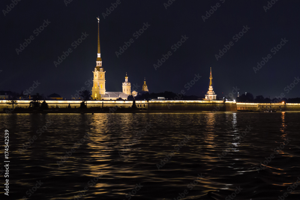 Вид на Петропавловскую крепость и Собор Петра и Павла. Санкт- Петербург. Август 2017 года. Ночная фотография.