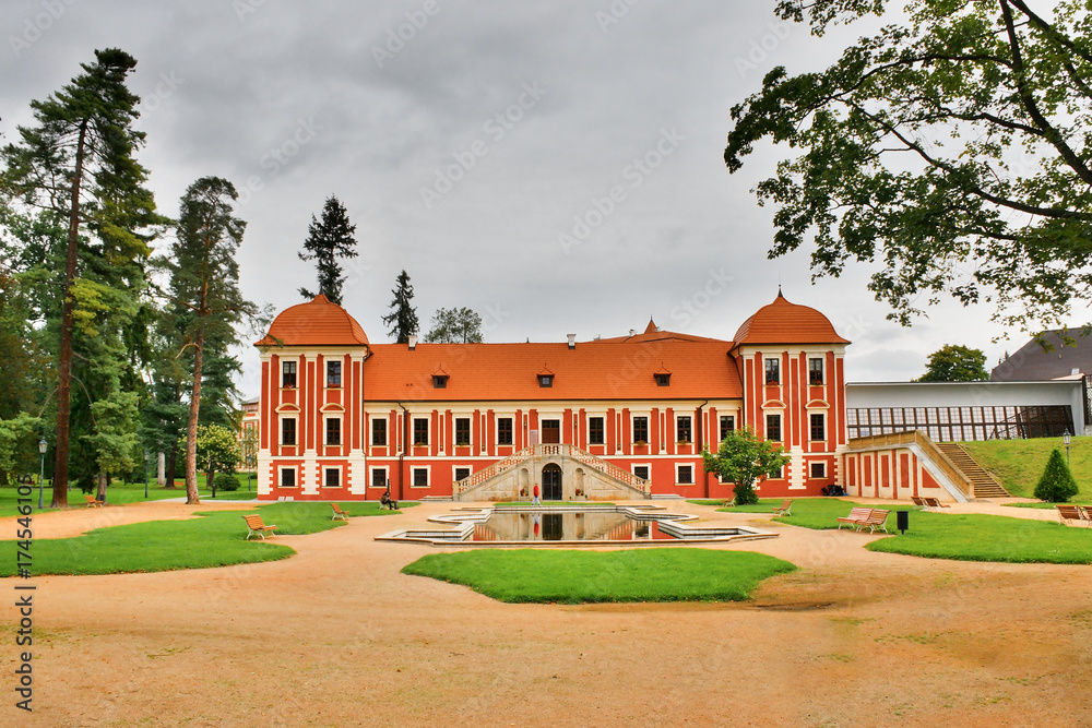 Obraz premium Ostrov nad Ohri, Czech republic - September 09, 2017: red historical building of Prince's Palace with lagoon in chateau park at beginning autumn