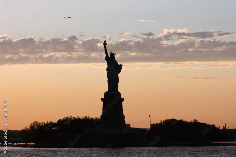 sfondo per cartolina con la Statua della Libertà a New York sfondo per cartolina con la Statua della Libertà a New York