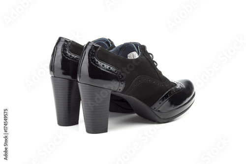 Zapatos abotinados de mujer photo
