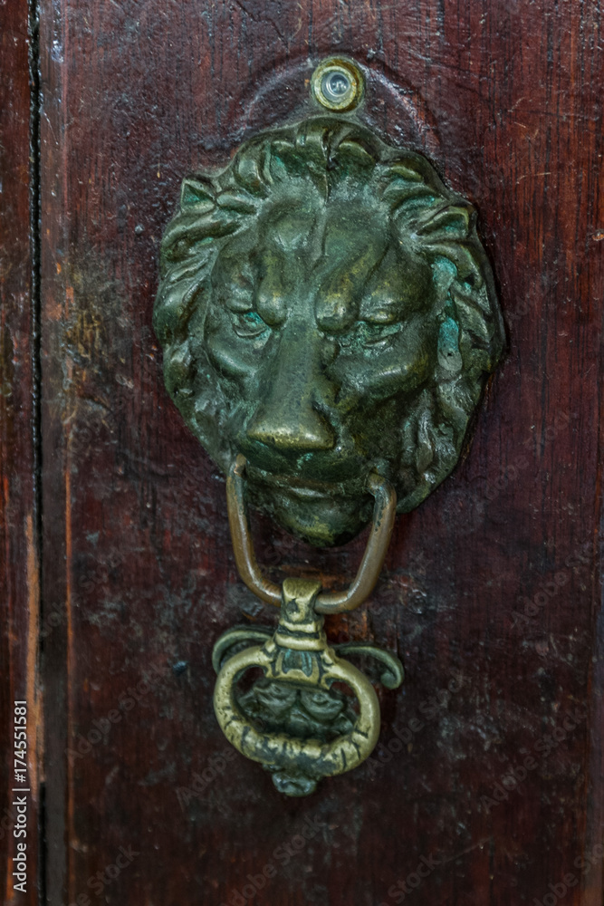 door knocker