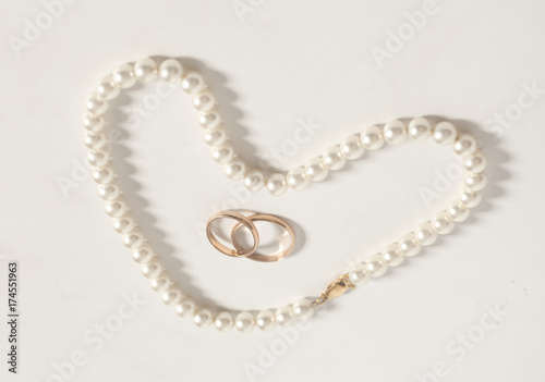 Pearl necklace in heart shape end wedding rings