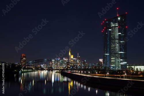Frankfurt Skyline mit EZB im Vordergrund  © Jan