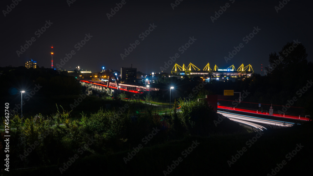 Dortmund Skyline mit Stadion bei nacht