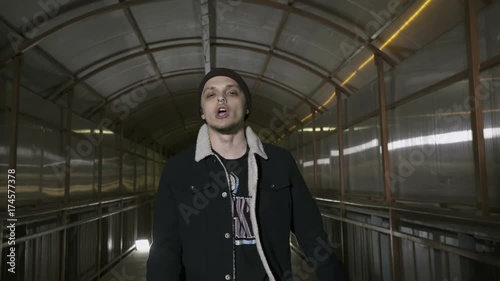 Wallpaper Mural White guy reads rap in the overhead passage Torontodigital.ca