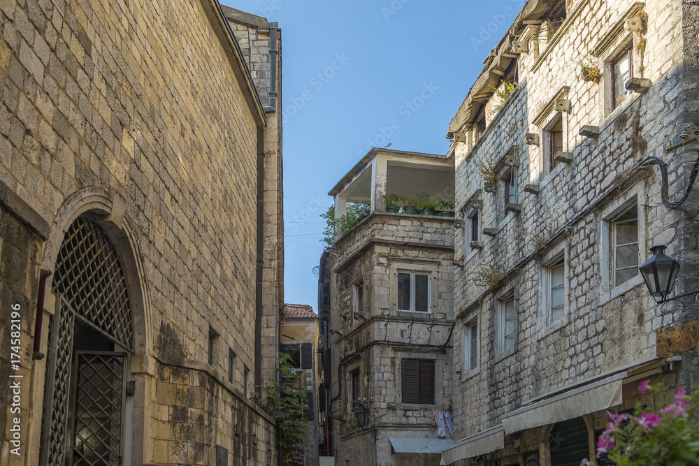 Fototapeta premium улица старого города Котор в Черногории 