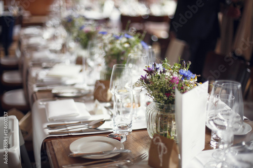 Sticker festliche Tafel mit Blumen