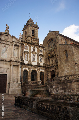Φωτογραφία Church of Saint Francisco in Porto - three small churches or chapels next to the