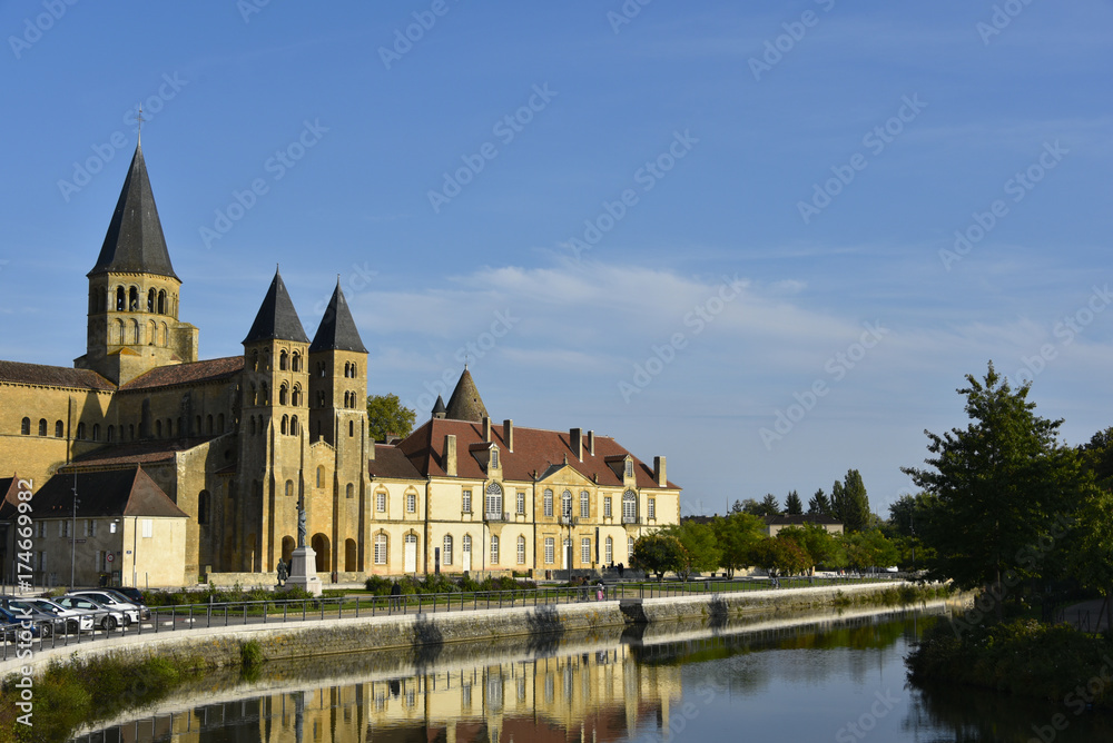 Naklejka premium Basilique du Sacré-Coeur (Paray-Le-Monial)