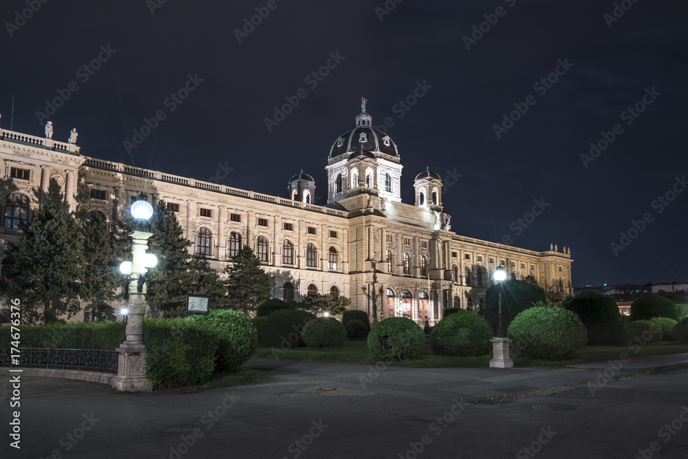 A view of Kunsthistorisches Museum by night	
