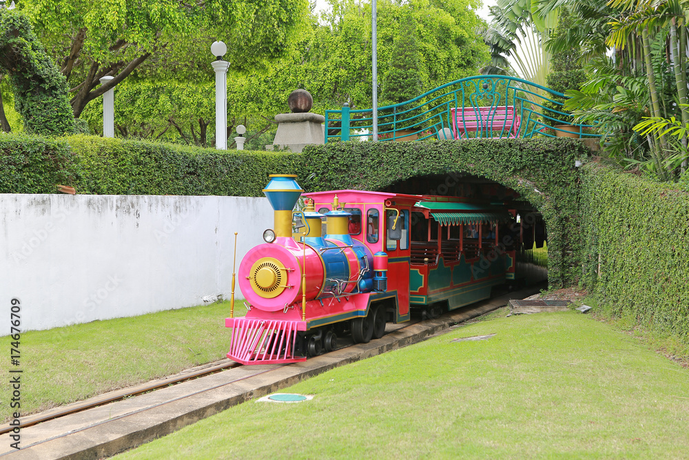 Φωτογραφία Steam train for children's in amusement park at Dreamworld in Bangkok during the holiday weekend