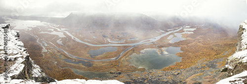 Panorama des Rappadalen vom Skierffe im Sarek - Nationalpark in Lappland - Scheden bei Wolken und Schneefall photo