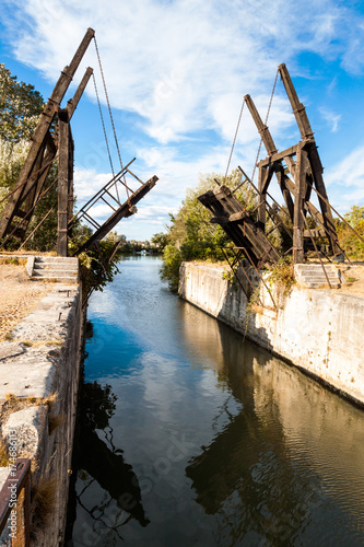 pont sur canal à Arles