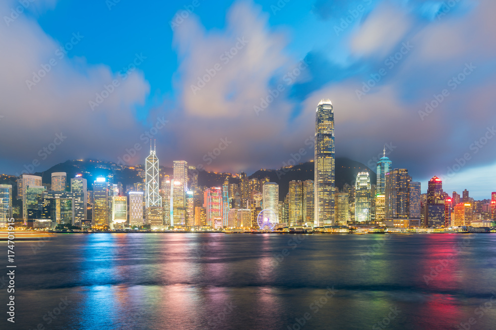 Obraz premium Nocny widok na Port Wiktorii w Hongkongu. Azja.