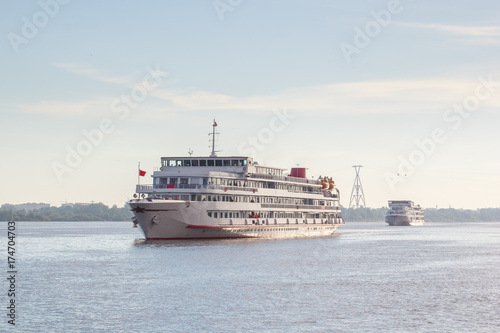Two ships go to Nizhny Novgorod