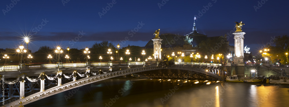 Le pont Alexandre III , Paris