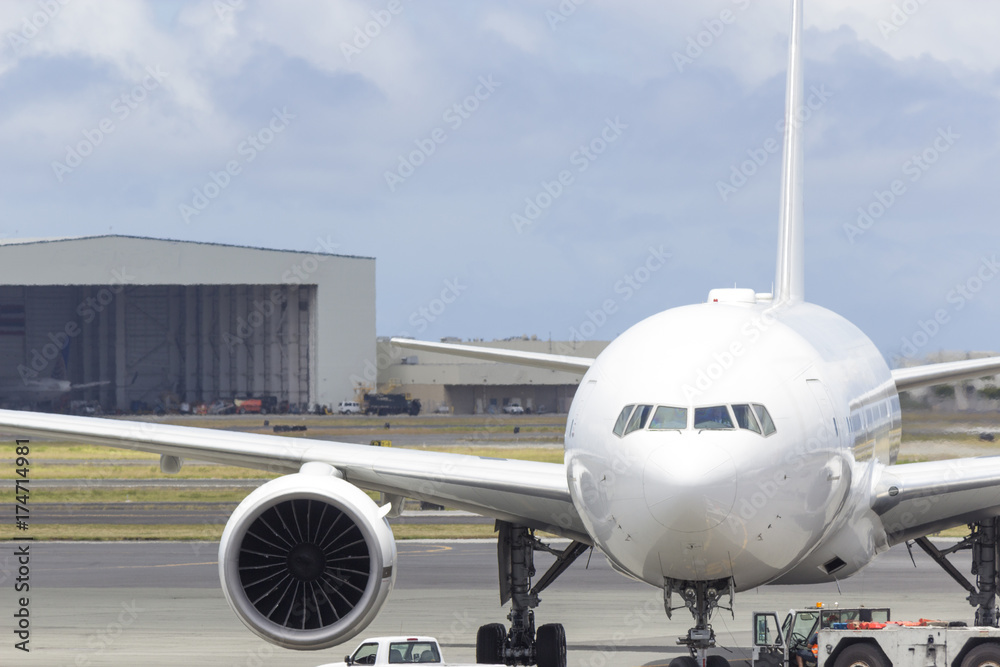 Naklejka premium 航空機の正面