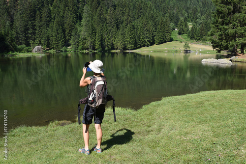 lago gita al algo panorama guardare montagna escursione 