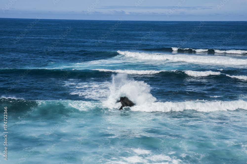 Big waves breaking on rocks