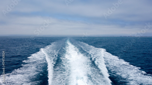 Fotografi City and Ventura coast line as seen from a speeding toward ocean cruise ship, So