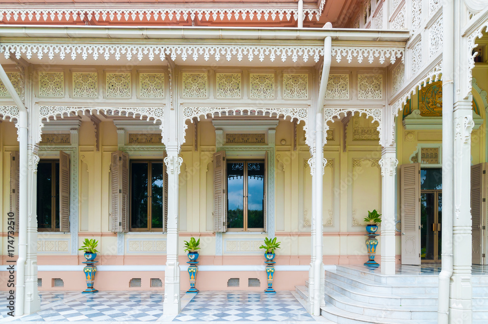 Obraz premium Ancient building Abhisek Dusit Throne Hall beautiful architecture from golden teak in the Dusit Palace complex famous place for travel destination of Bangkok Thailand