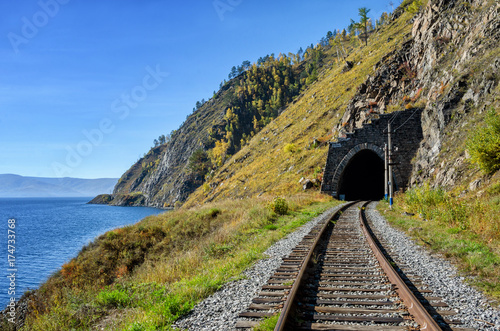 Foto Autumn Circum-Baikal Railway on south lake Baikal
