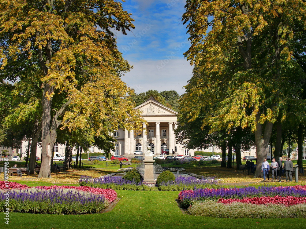 Obraz premium Aachen Spielcasino im Herbst