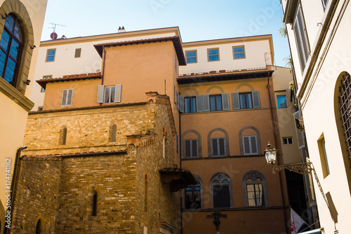 Fototapeta Naklejka Na Ścianę i Meble -  Palazzo signorile e basilica, centro storico, Firenze