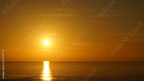 El sol sobre el mar