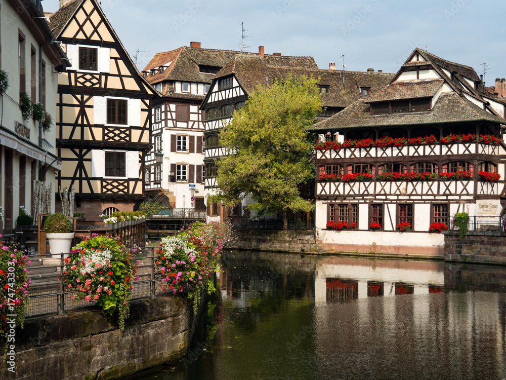Φωτογραφία The Maison de Tanneurs, or house of the tanners, is one of the most recognizable buildings in the Petite France area of the historic city center of Strasbourg, France