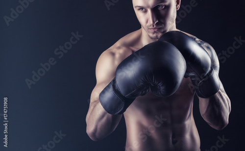 Man in boxing gloves © Artem Furman