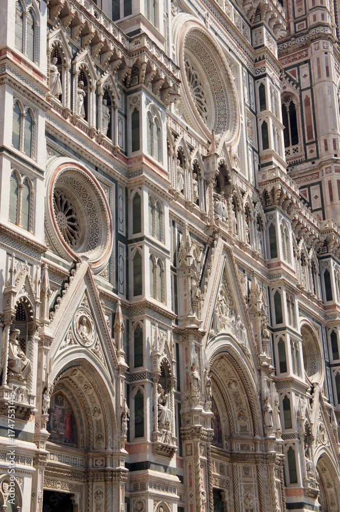 Detail of facade the Cathedral of Saint Mary of the Flower (Cattedrale di Santa Maria del Fiore, Duomo) in Florence (Firenze), Italy