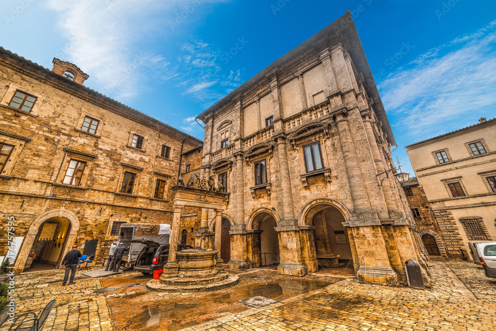 Fotografie Ancient square in Montepulciano
