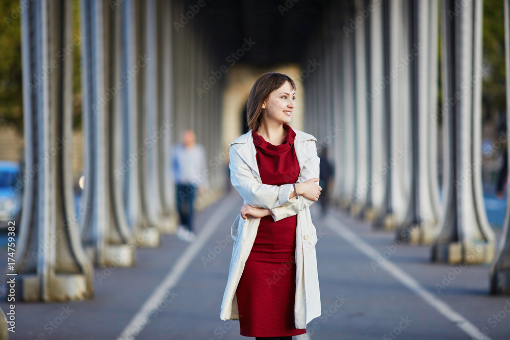 Obraz premium Woman in Paris on a bright fall day