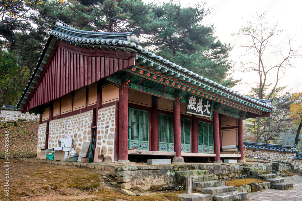Asan Hyanggyo is the Confucian temple and teaches local students in the Joseon Dynasty period.