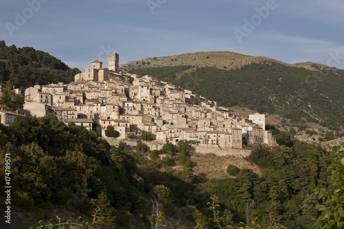 Mountain village of Castel del Monte  L Aquila  Italy  Europe
