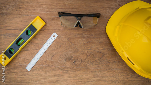 Engineers, backgrounds, desks, project ideas, concepts, and sales graphs in recent years.