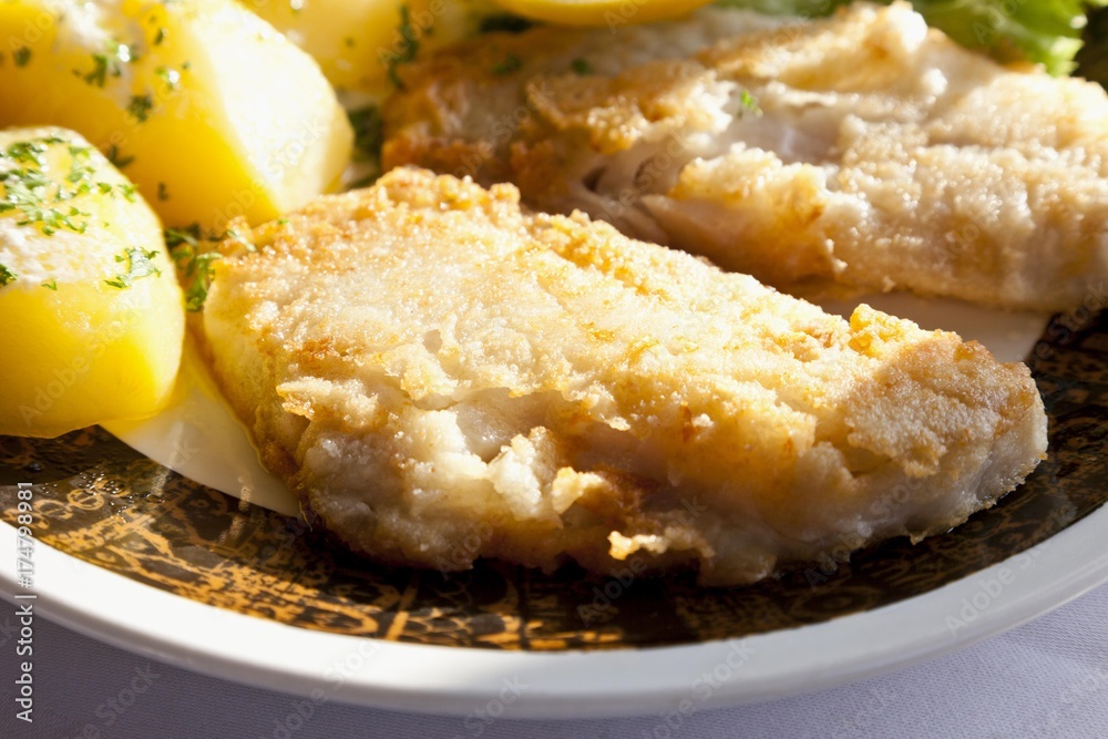 Redfish fillet in batter with boiled potatoes