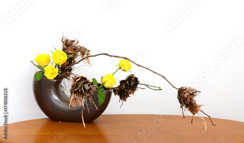 People make ikebana
