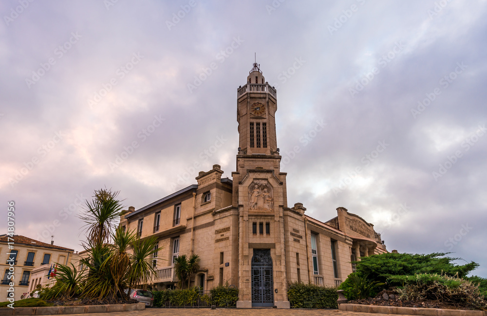 Fototapeta premium Palais Consulaire à Sète, Hérault en Occitanie, France