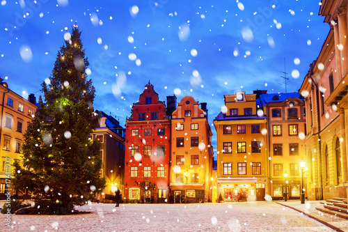 Obraz na płótnie Stortorget square decorated to Christmas time at night, Stockholm, Sweden. w salonie