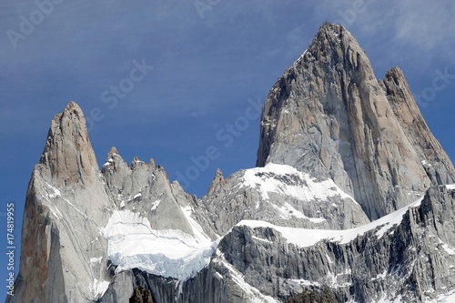 Mt. Fitz Roy, Aiguille Poincenot, Parc Nacional Los Glaciares National Park, Argentina, South America © imageBROKER