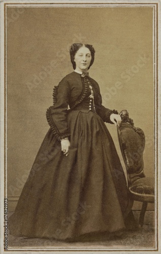 Closeup of a 19th century vintage photo of an American woman