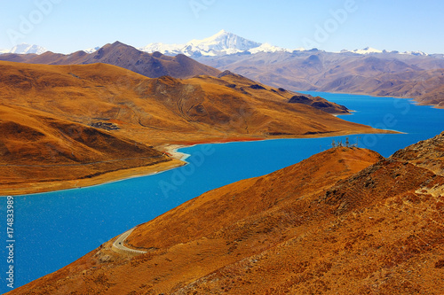 sacred lake in tibet landscape © kichigin19