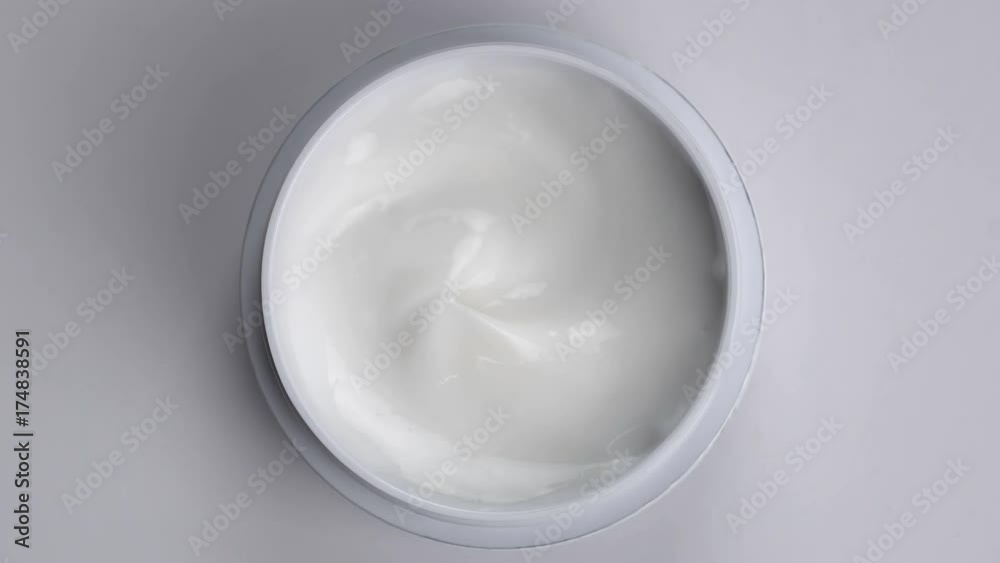Closeup shot of cosmetics cream with rotate, Top view
Closeup shot of cosmetics cream with rotate, Top view