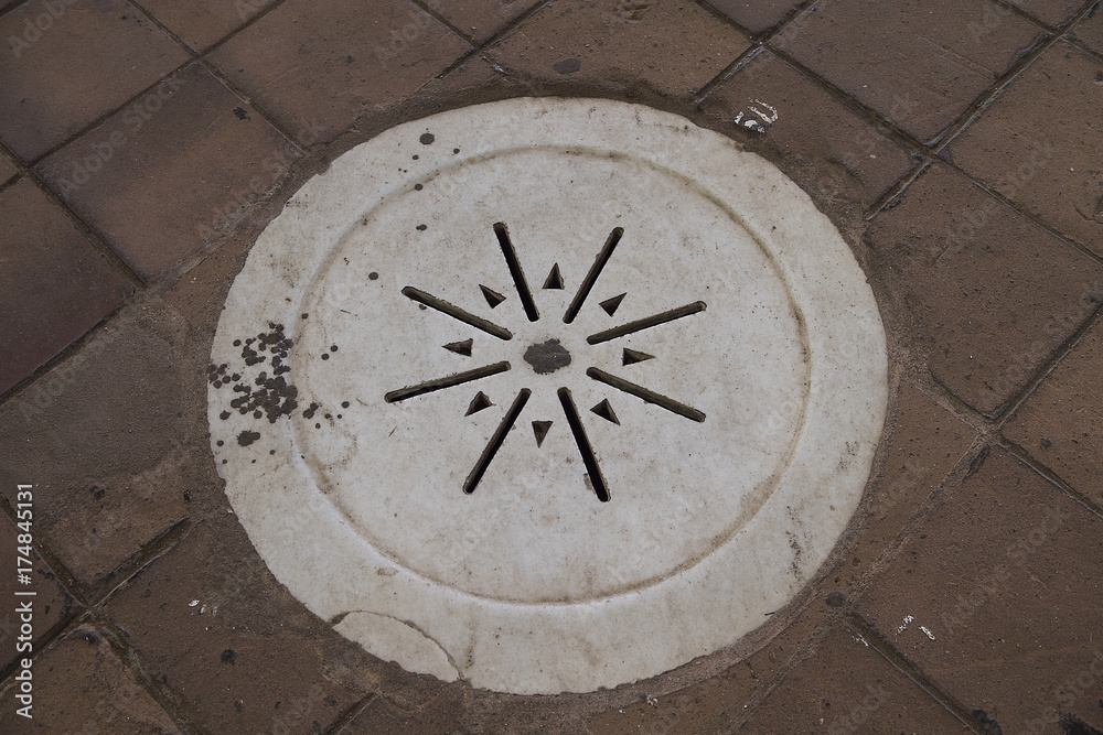 Bodenplatte in der Georgs-Rotunde in Thessaloniki, Griechenland