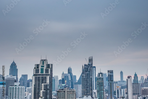 都会のビル群 © sky studio